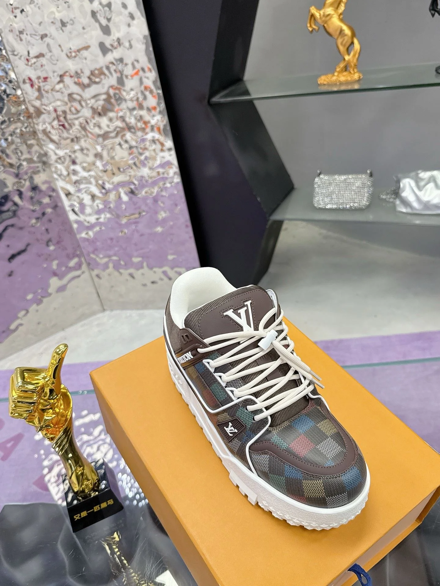 Louis Vuitton Trainer Sneaker Supportive 31371