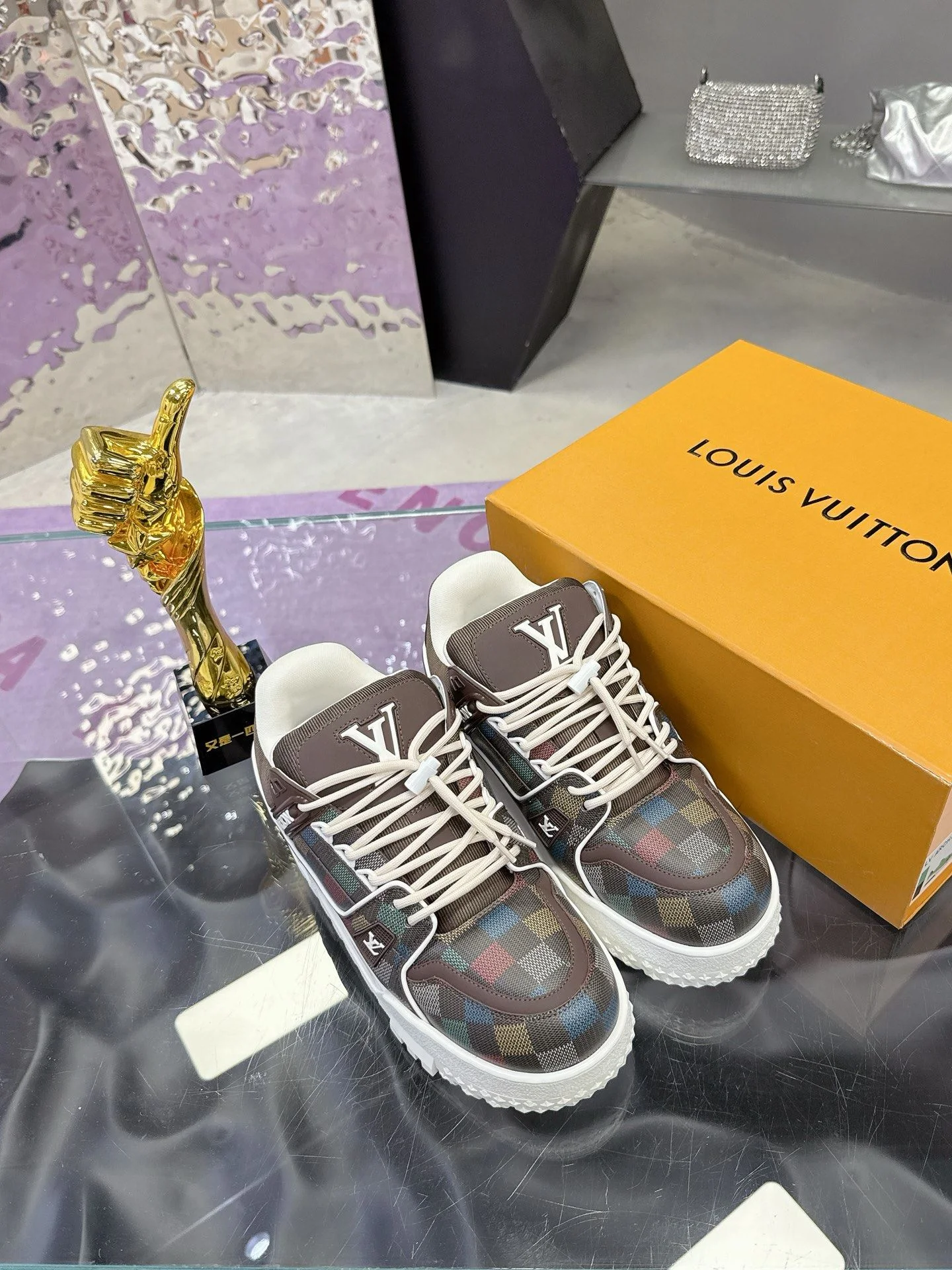 Louis Vuitton Trainer Sneaker Supportive 31371
