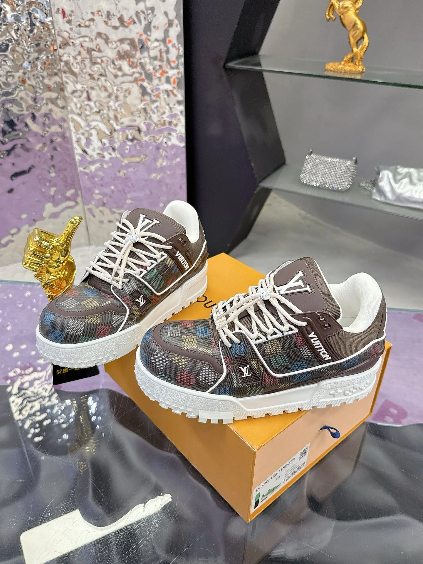 Louis Vuitton Trainer Sneaker Supportive 31371