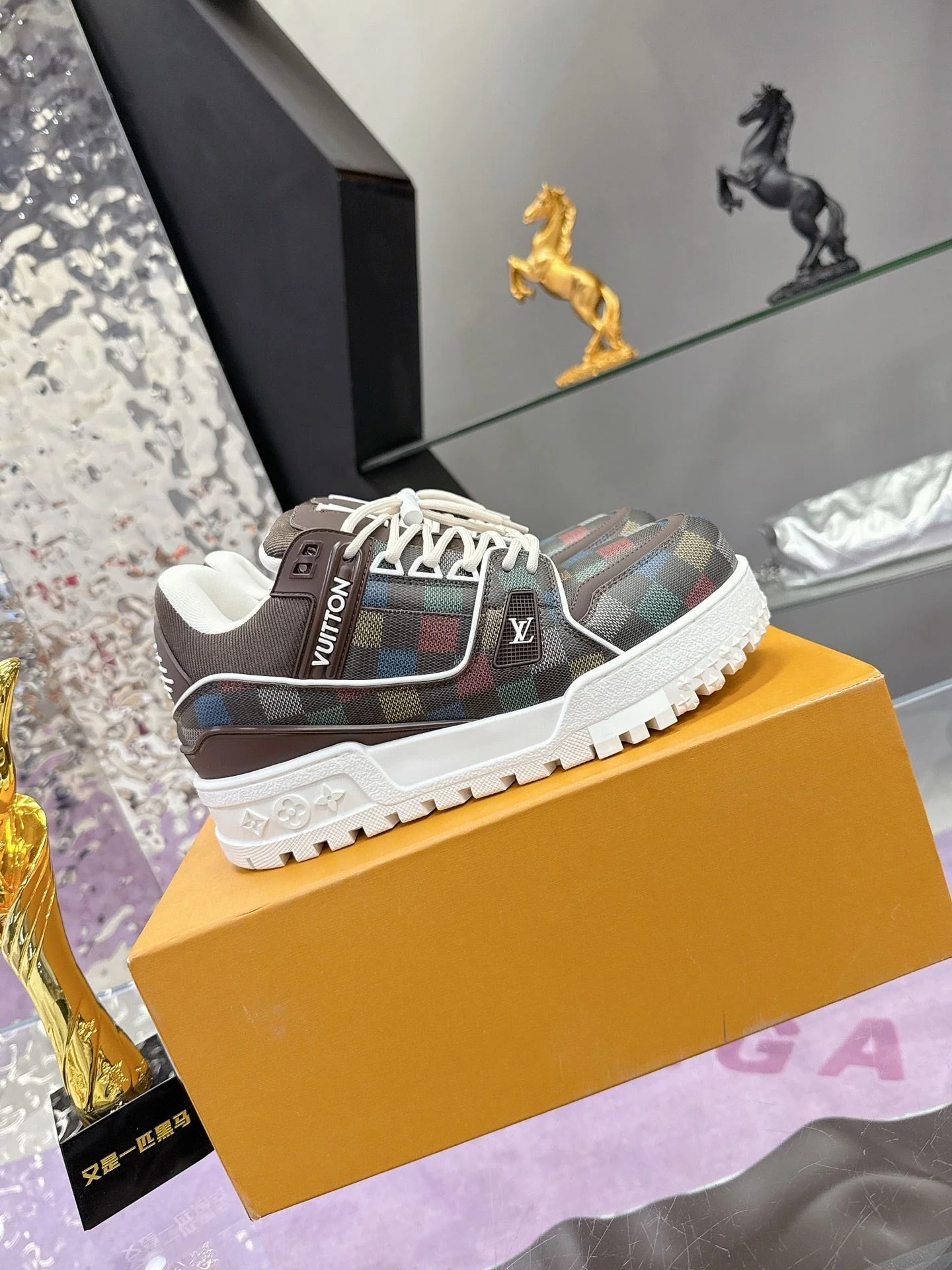 Louis Vuitton Trainer Sneaker Supportive 31371
