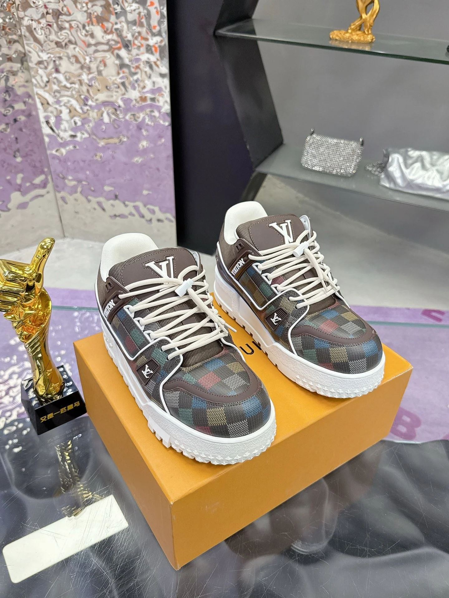 Louis Vuitton Trainer Sneaker Supportive 31371