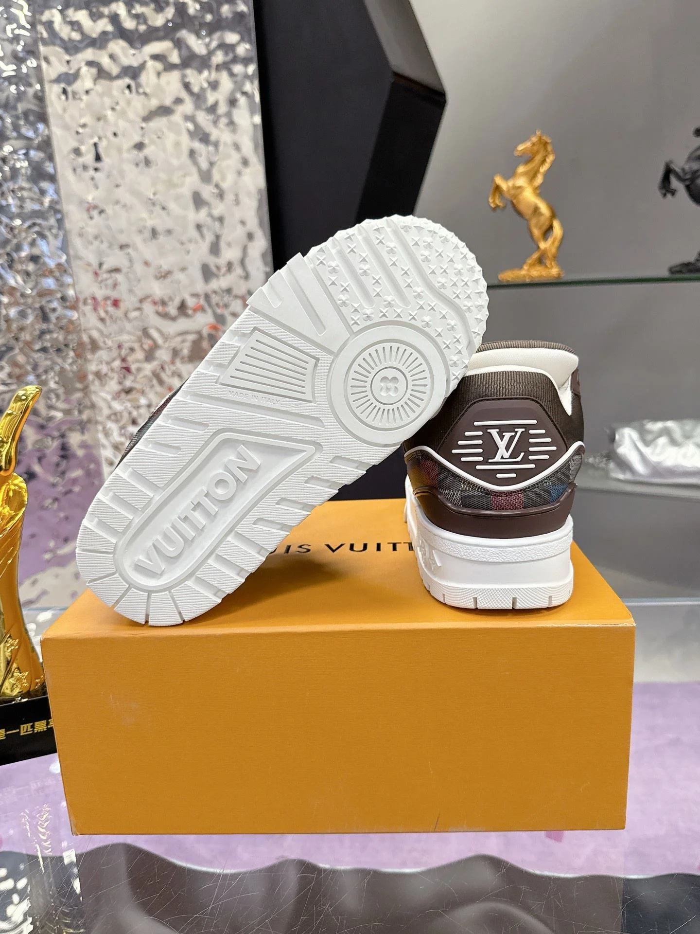 Louis Vuitton Trainer Sneaker Supportive 31371