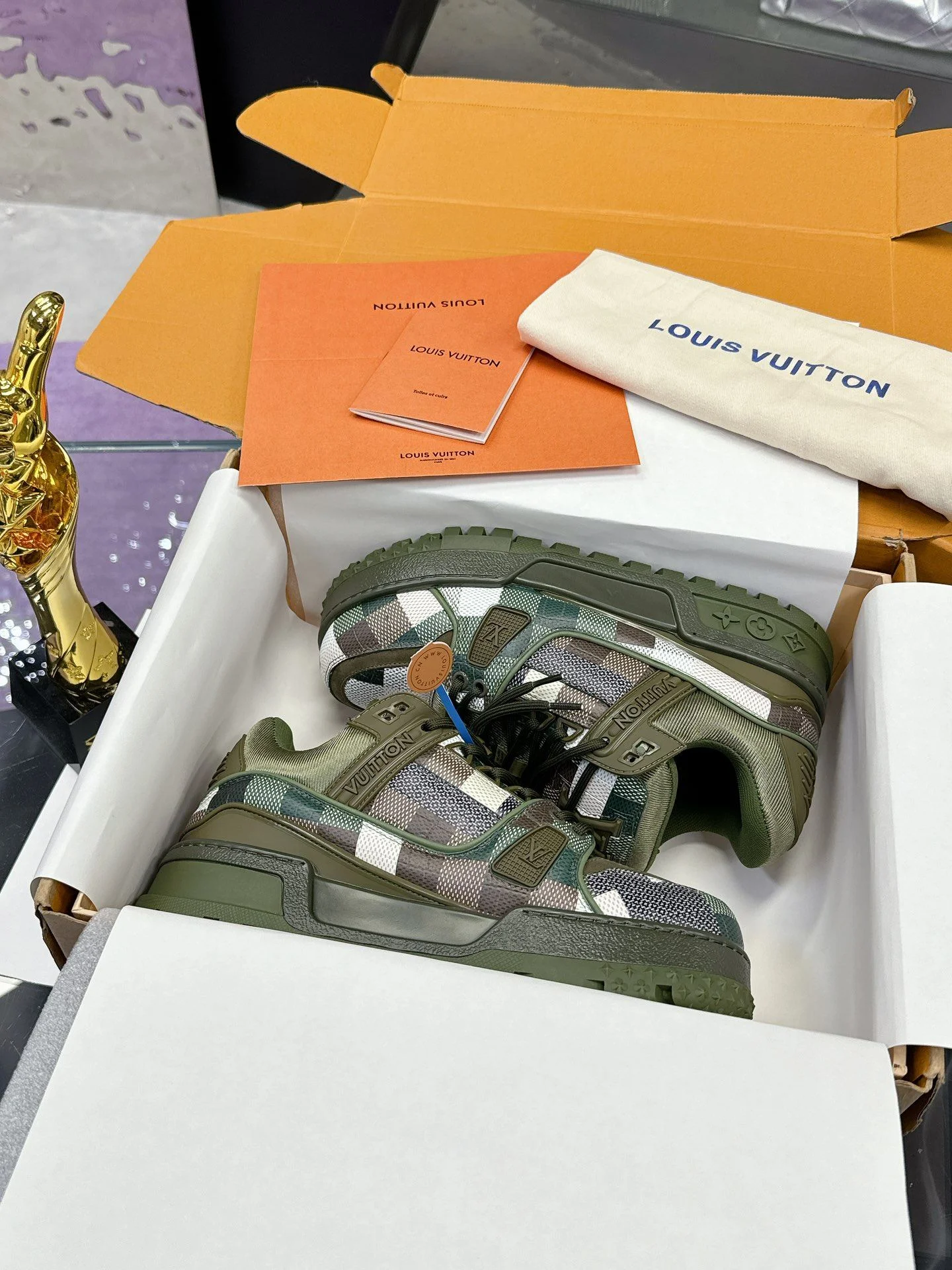 Louis Vuitton Trainer Sneaker Resilient 31364