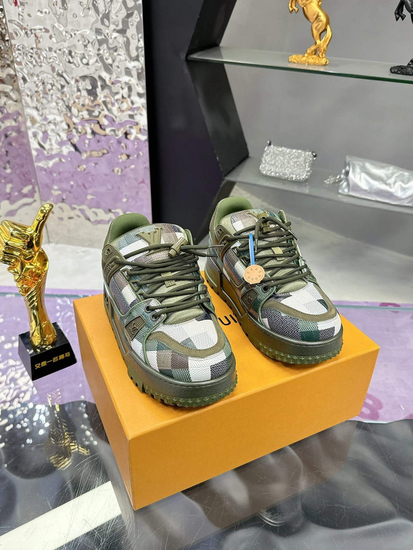 Louis Vuitton Trainer Sneaker Resilient 31364