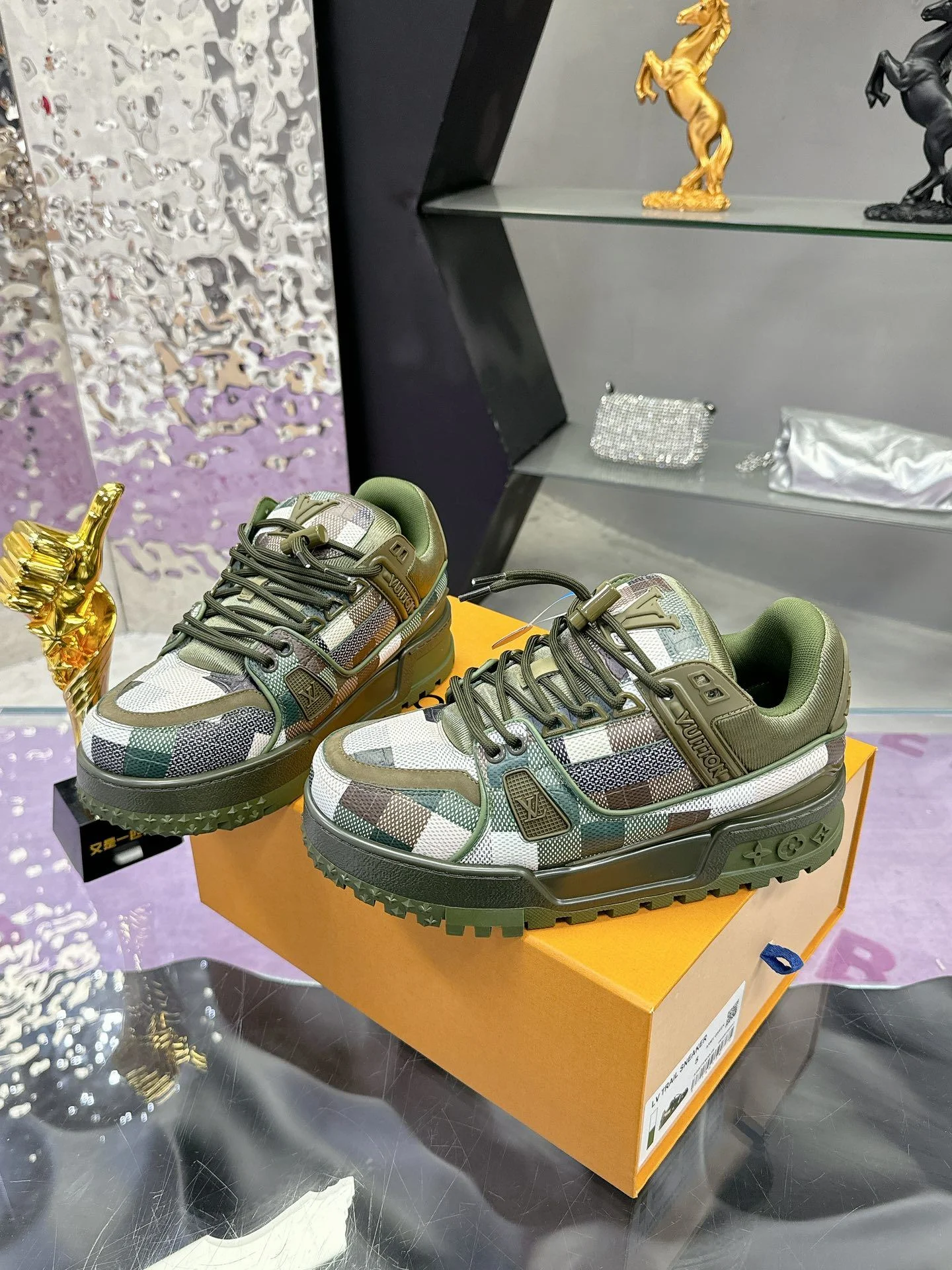 Louis Vuitton Trainer Sneaker Resilient 31364