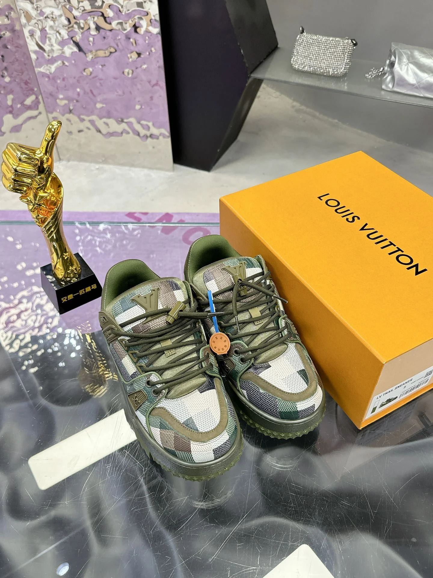 Louis Vuitton Trainer Sneaker Resilient 31364