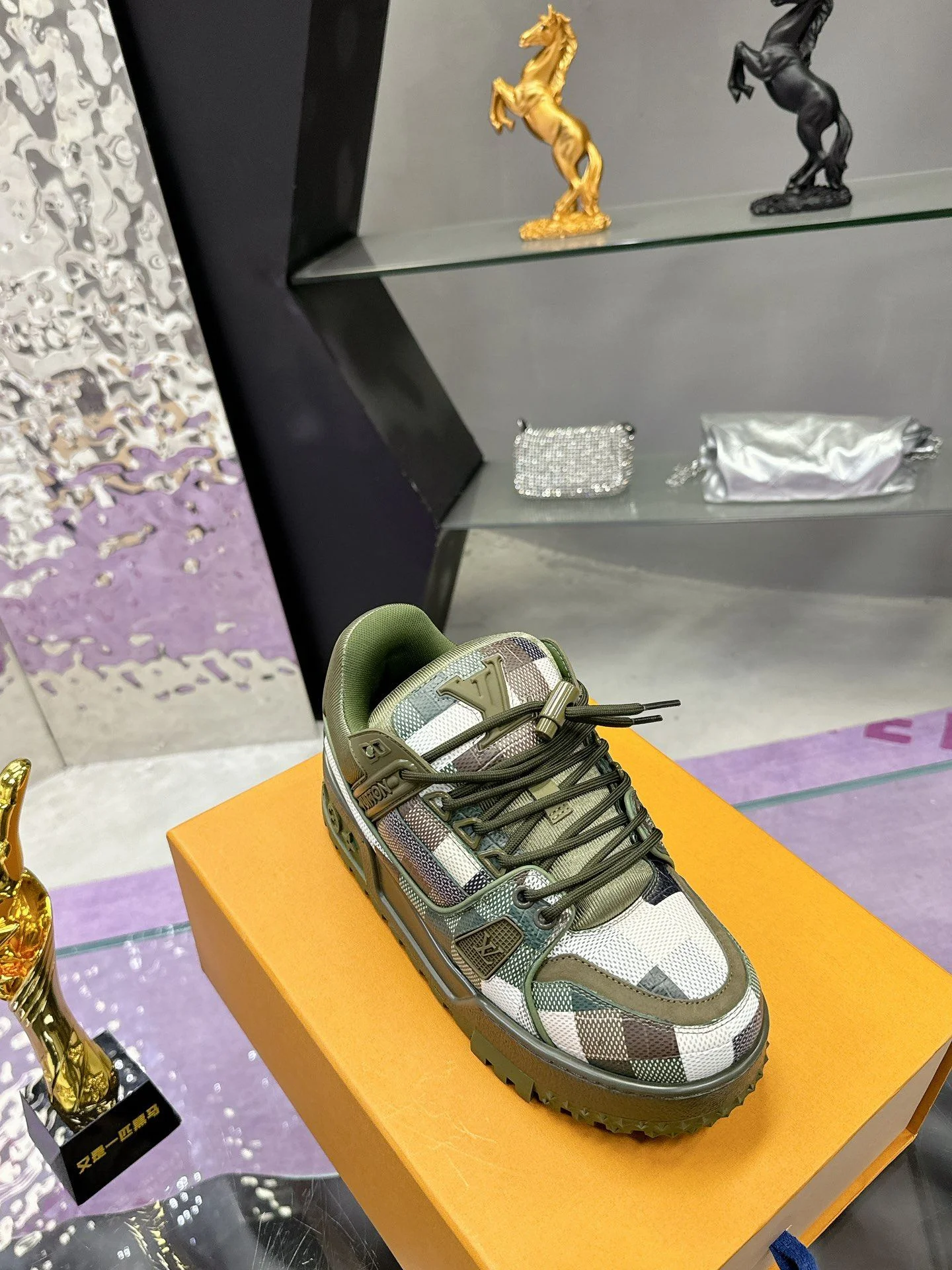 Louis Vuitton Trainer Sneaker Resilient 31364