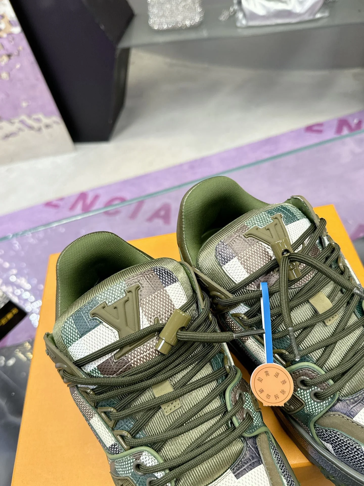 Louis Vuitton Trainer Sneaker Resilient 31364