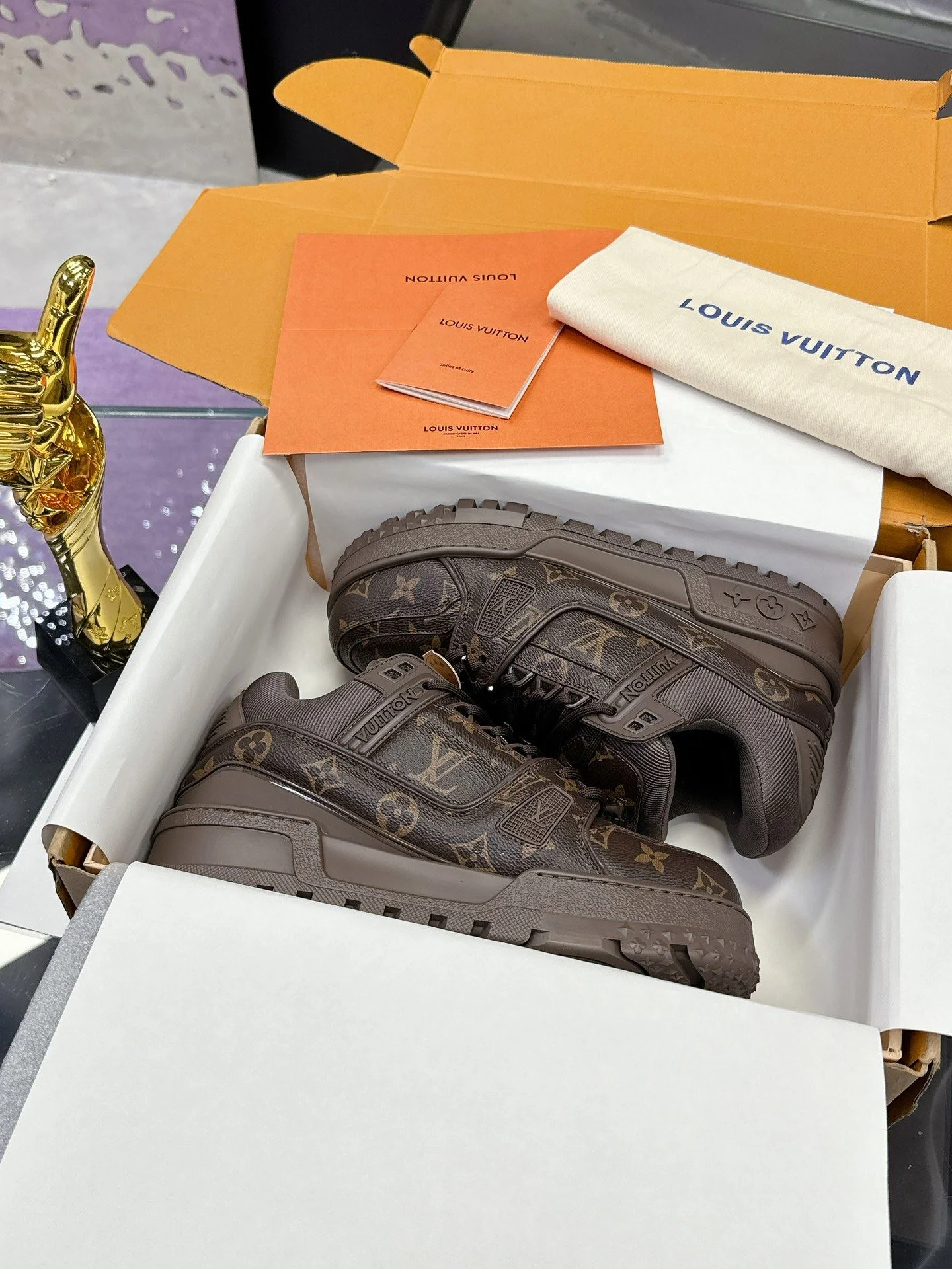 Durable Louis Vuitton Trainer Sneaker 31379