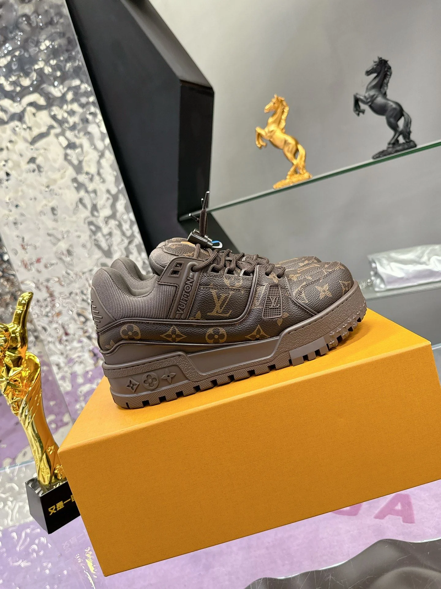 Durable Louis Vuitton Trainer Sneaker 31379