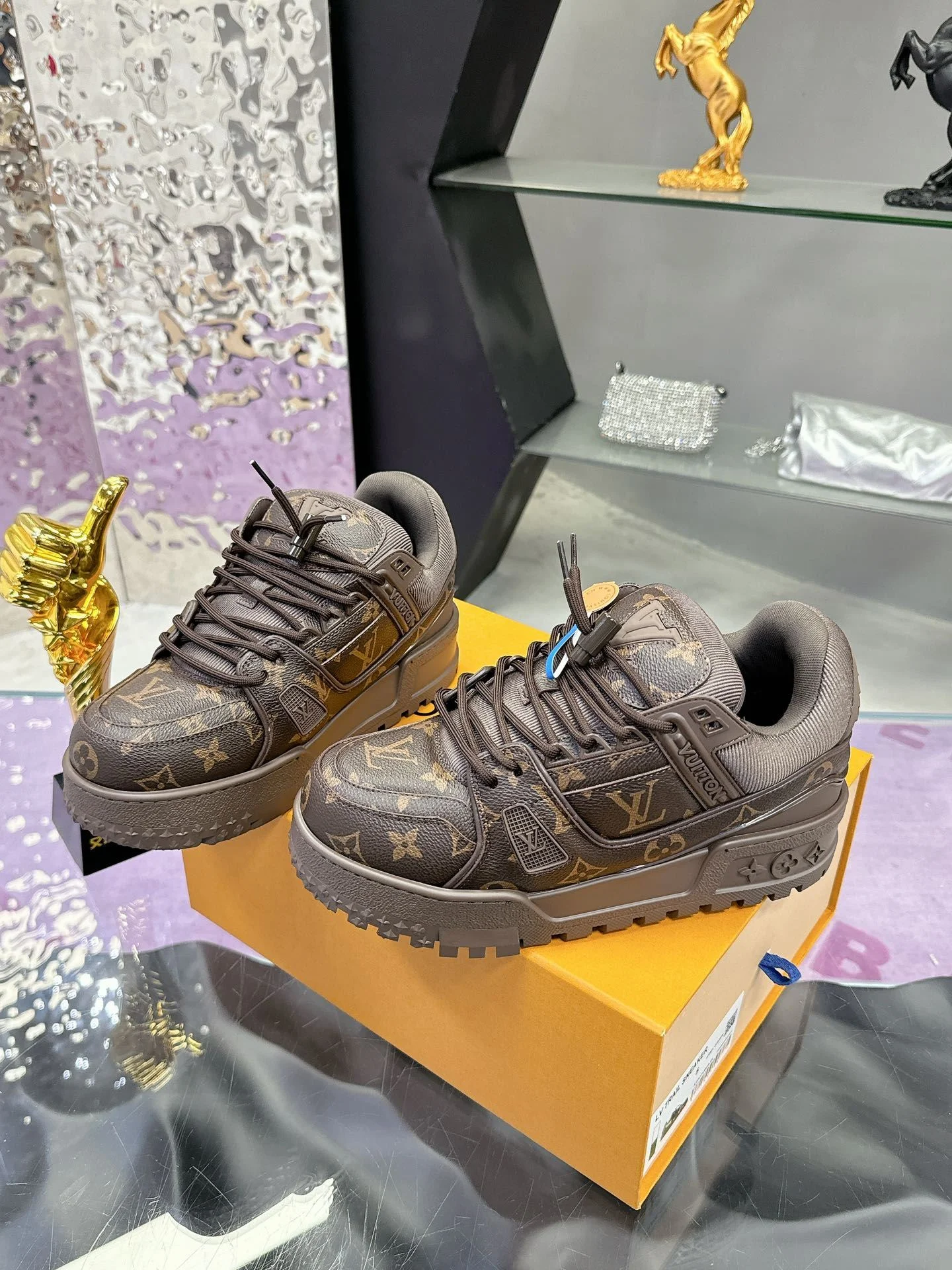 Durable Louis Vuitton Trainer Sneaker 31379