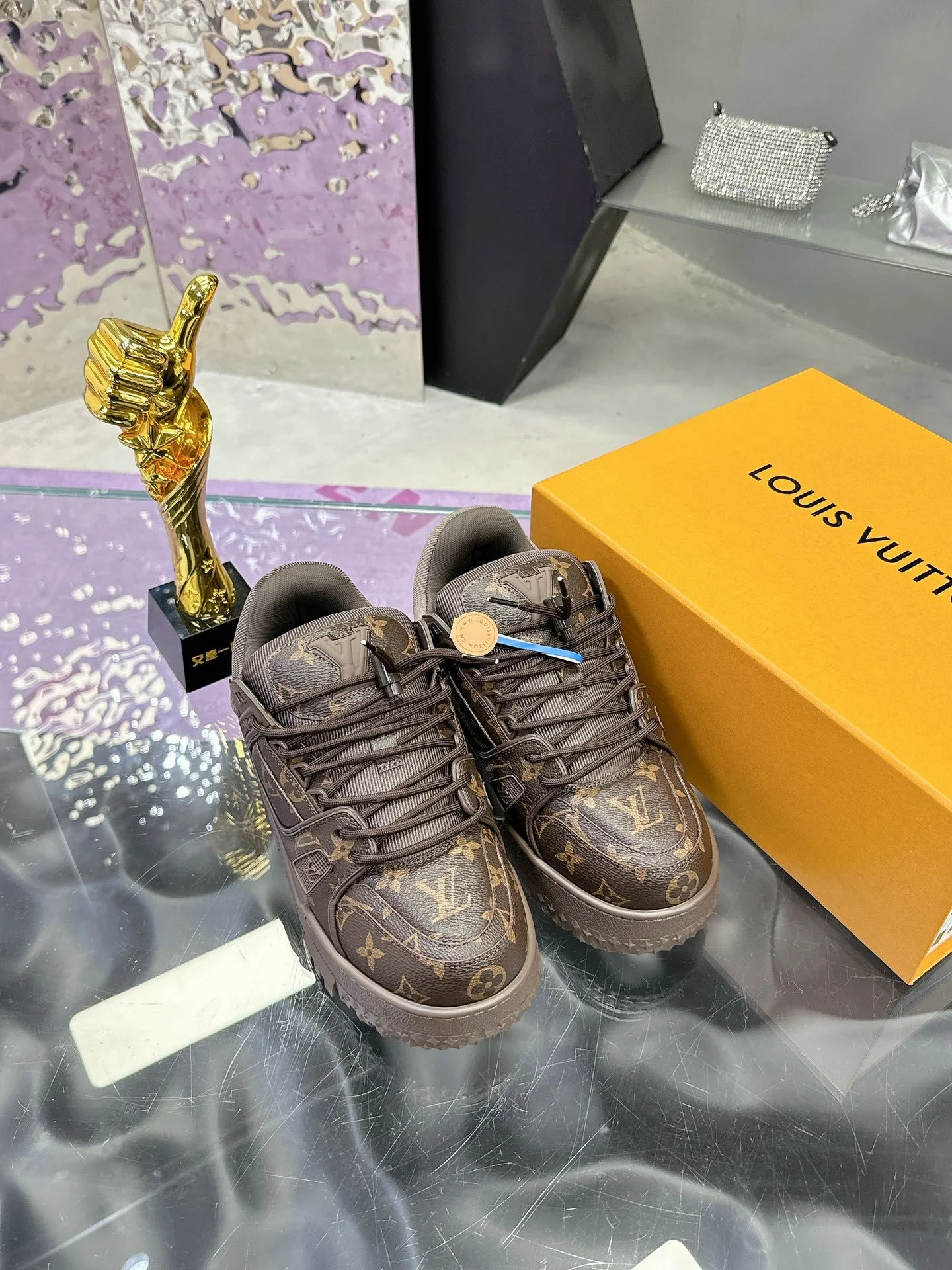 Durable Louis Vuitton Trainer Sneaker 31379