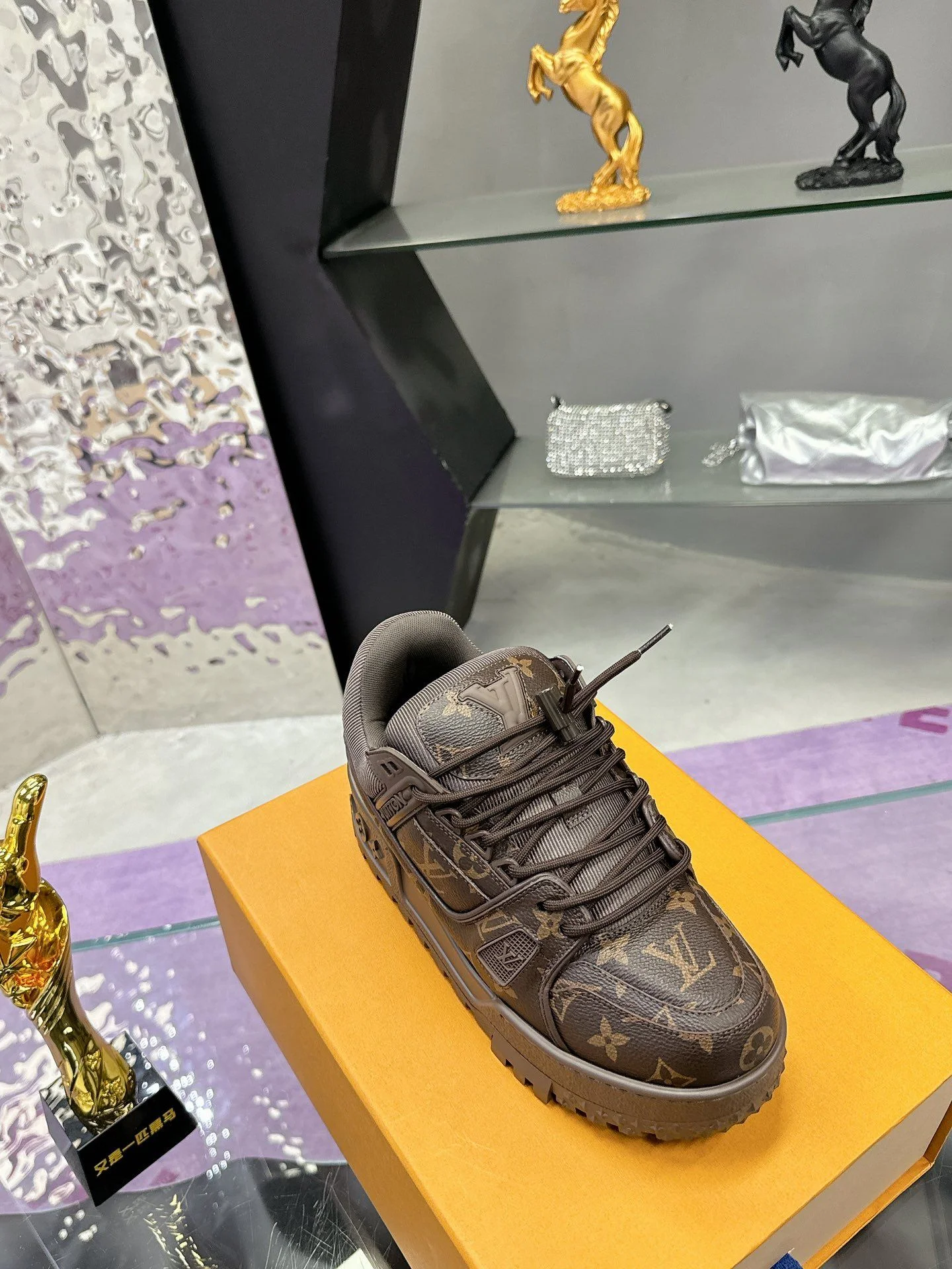 Durable Louis Vuitton Trainer Sneaker 31379