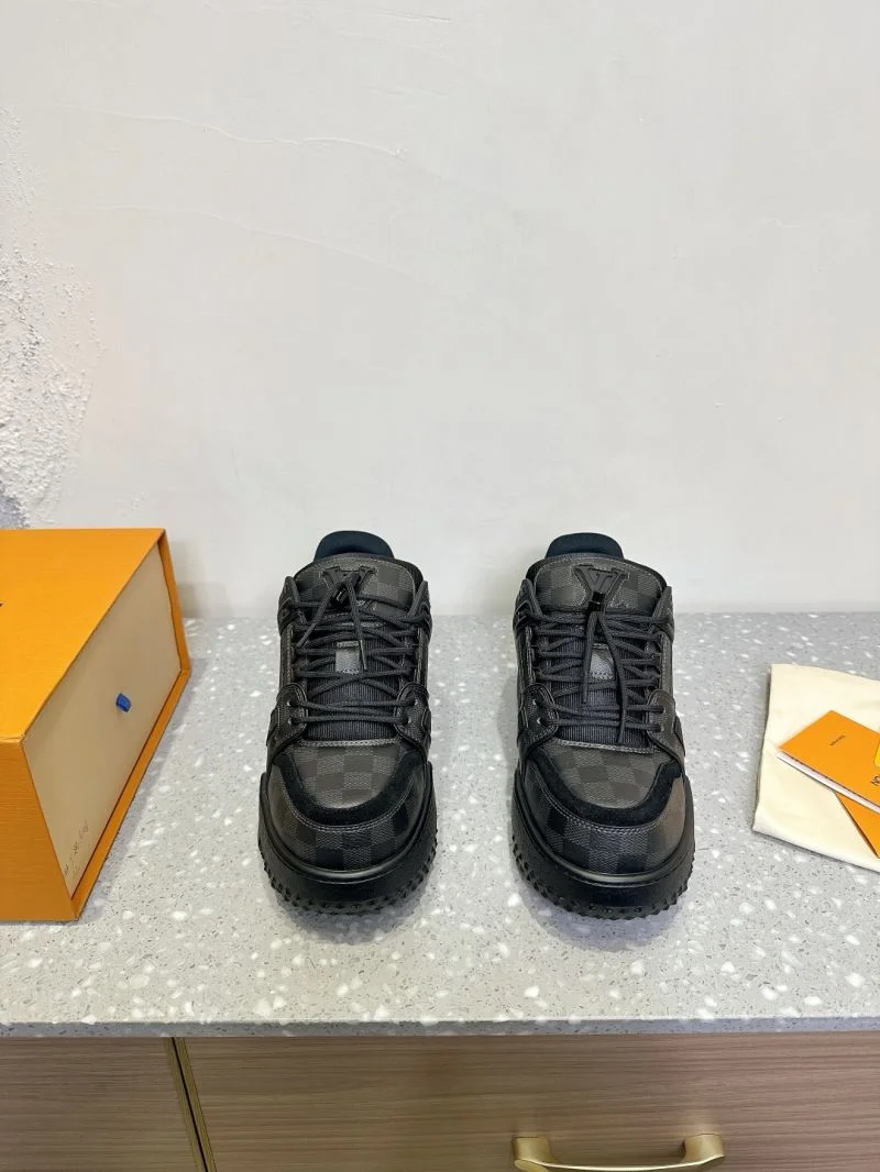 Sleek Louis Vuitton Trainer Sneaker 31390