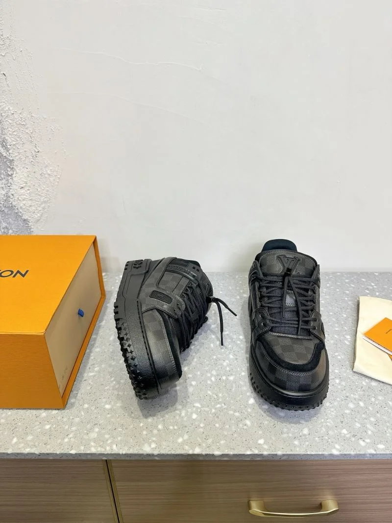 Sleek Louis Vuitton Trainer Sneaker 31390