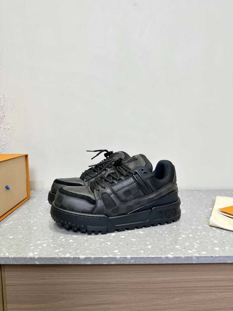 Sleek Louis Vuitton Trainer Sneaker 31390