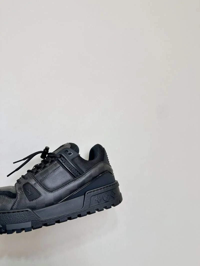 Sleek Louis Vuitton Trainer Sneaker 31390