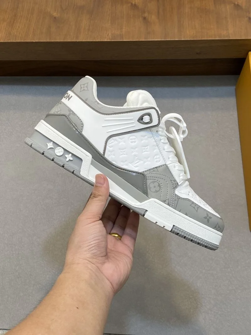 Louis Vuitton Trainer Sneaker Supportive 32159