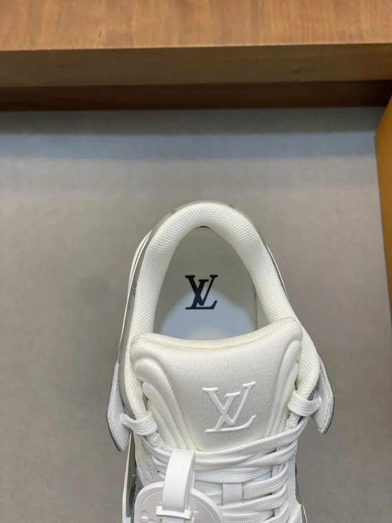 Louis Vuitton Trainer Sneaker Supportive 32159