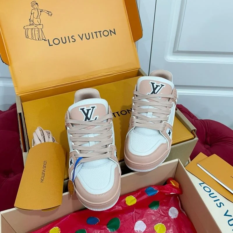 Sleek Louis Vuitton Trainer Sneaker 32142