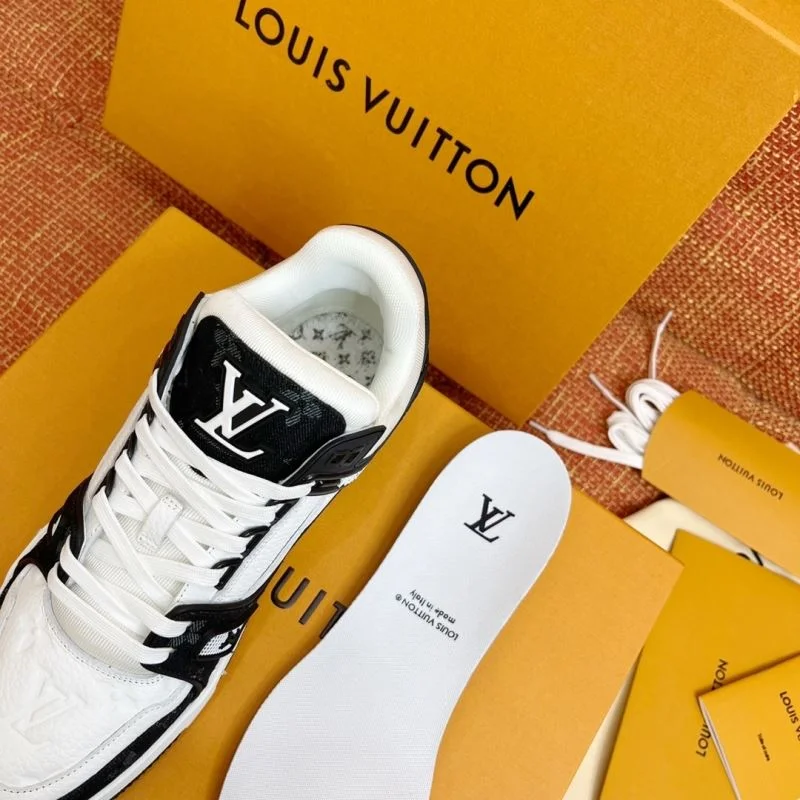 Louis Vuitton Trainer Sneaker Premium 32144