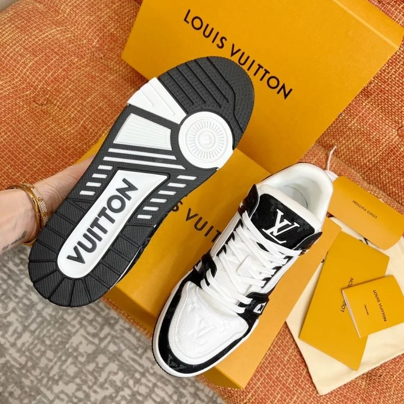 Louis Vuitton Trainer Sneaker Premium 32144