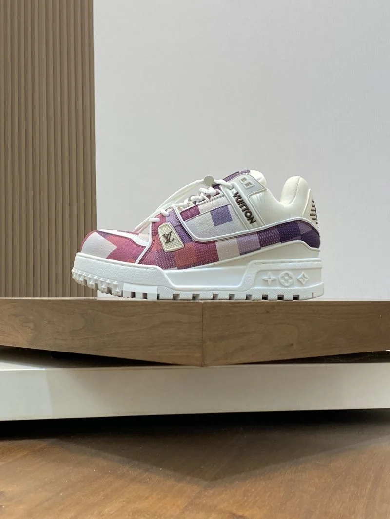 Snug Louis Vuitton Trainer Sneaker 32141