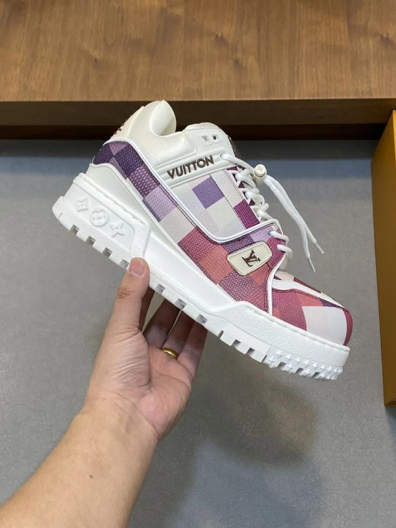 Snug Louis Vuitton Trainer Sneaker 32141