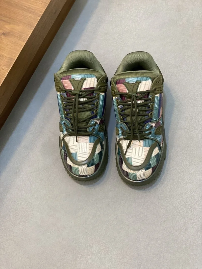 Vibrant Louis Vuitton Trainer Sneaker 32133