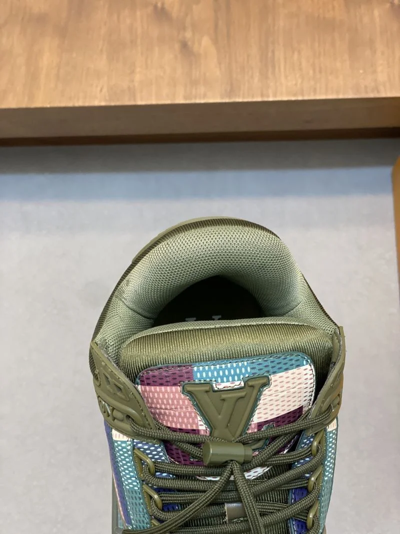 Vibrant Louis Vuitton Trainer Sneaker 32133