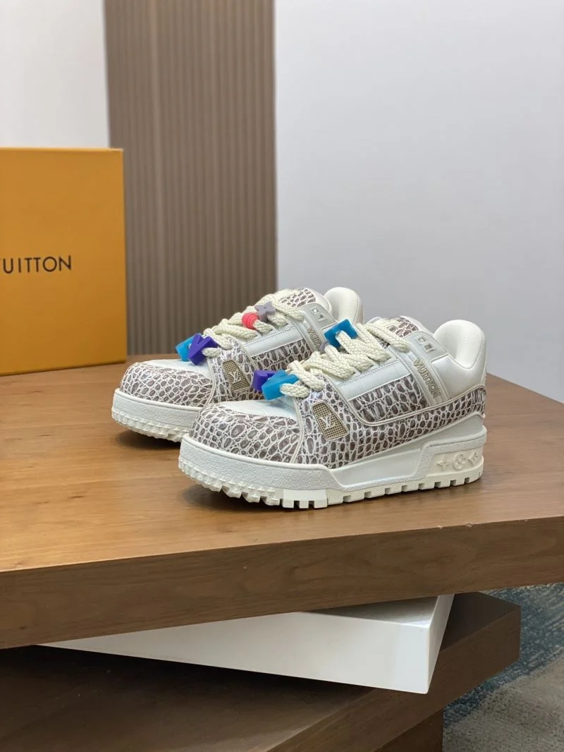 Cozy Louis Vuitton Trainer Sneaker 32155