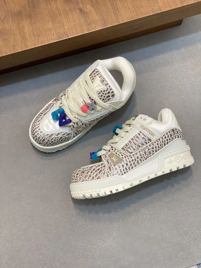 Cozy Louis Vuitton Trainer Sneaker 32155