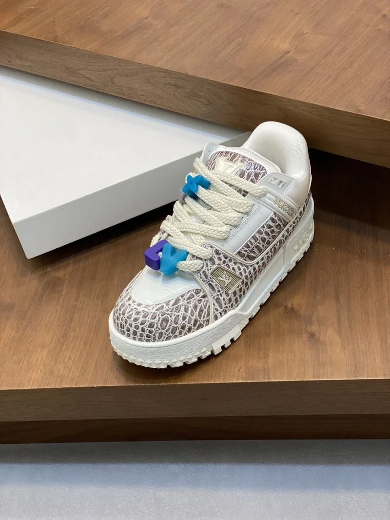 Cozy Louis Vuitton Trainer Sneaker 32155