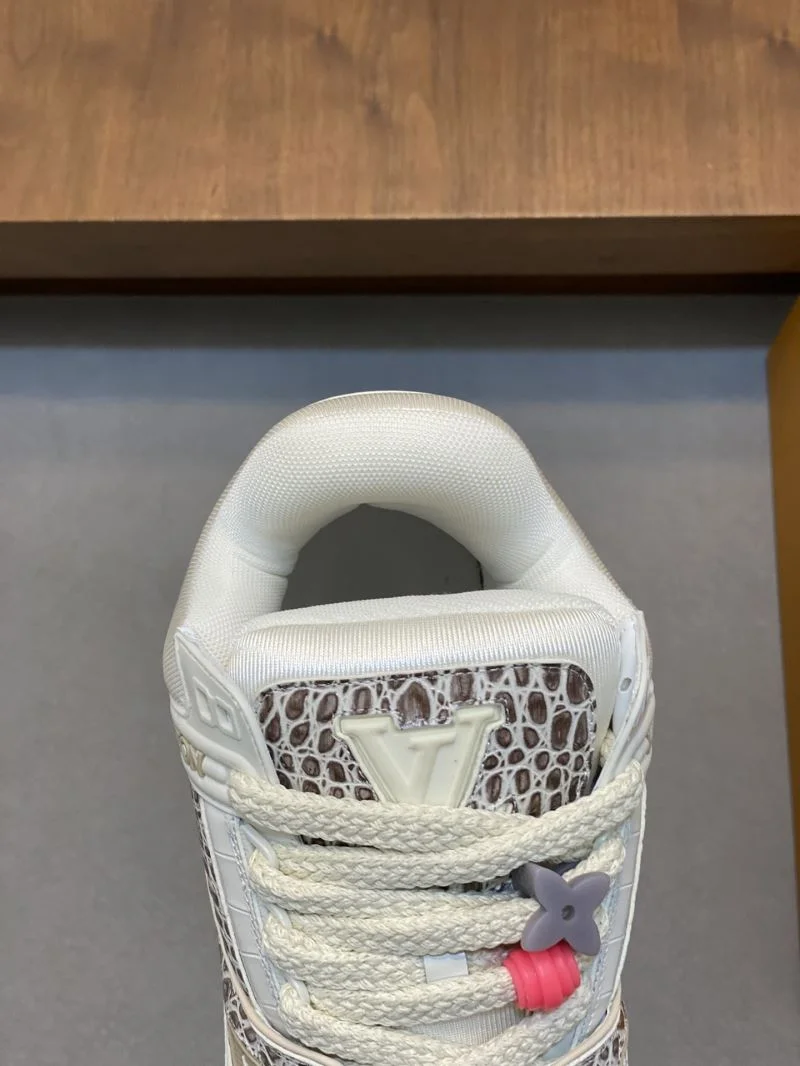Cozy Louis Vuitton Trainer Sneaker 32155