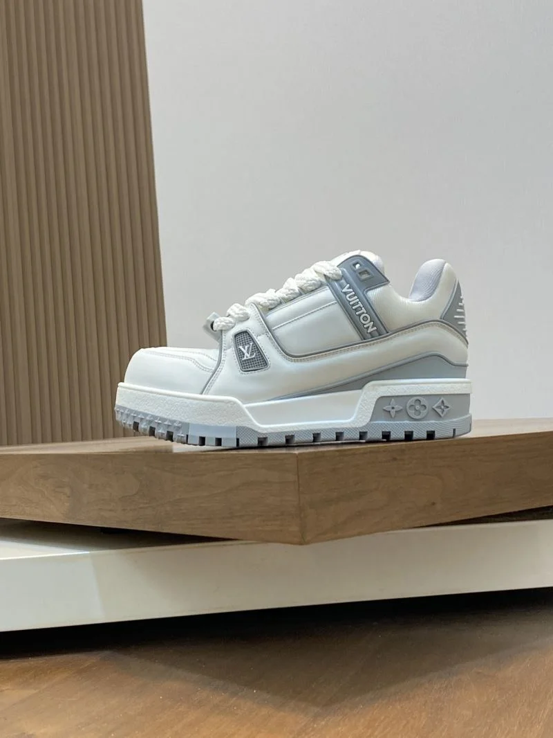 Louis Vuitton Trainer Sneaker Unisex 32134