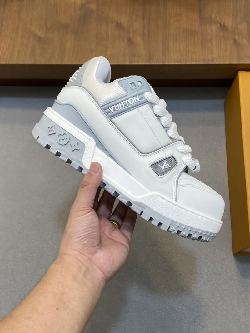 Louis Vuitton Trainer Sneaker Unisex 32134