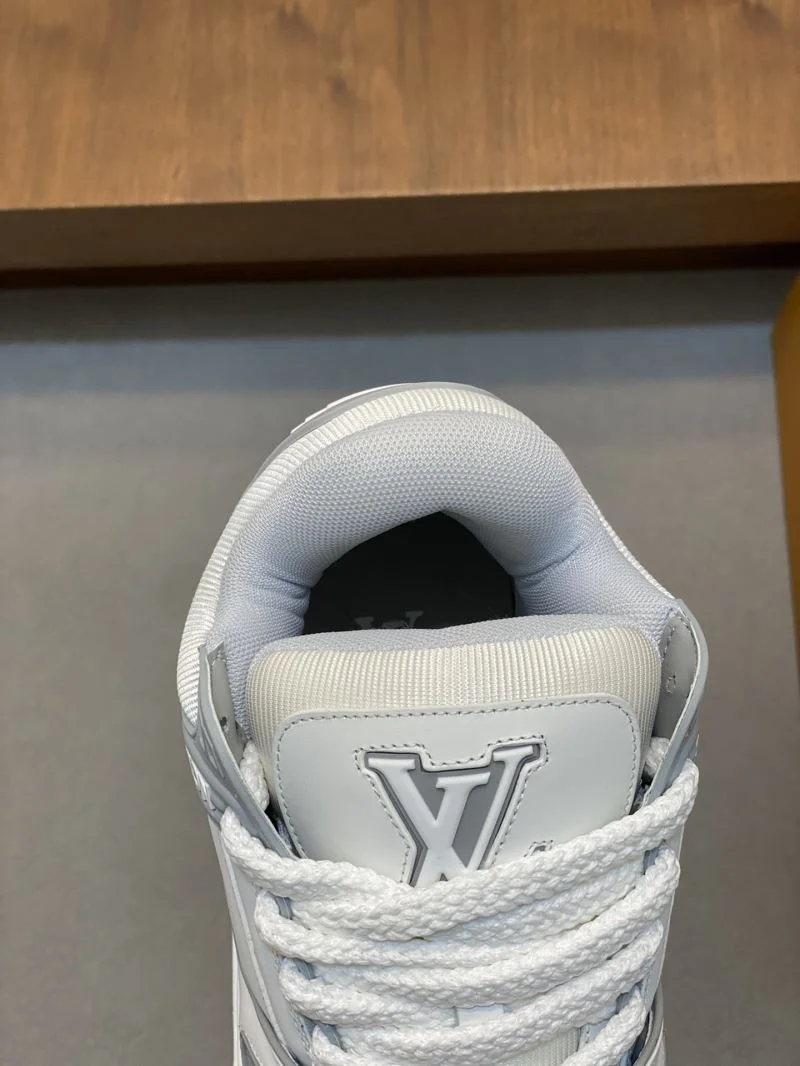Louis Vuitton Trainer Sneaker Unisex 32134