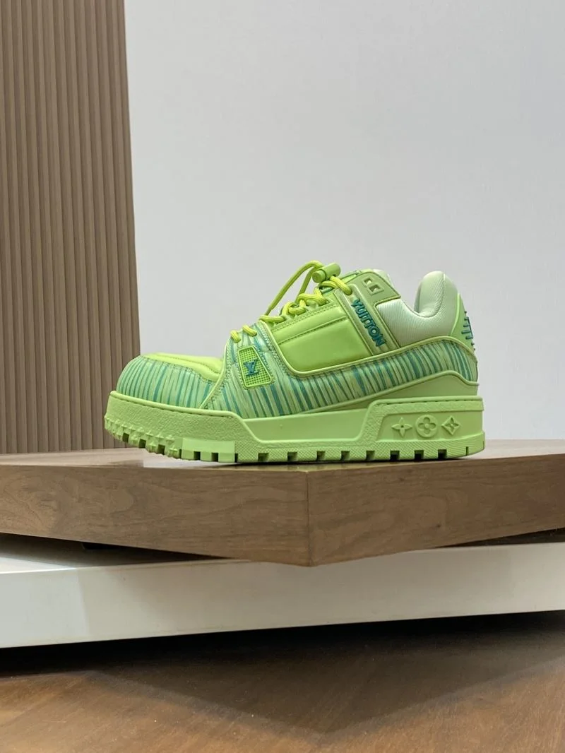 Elegant Louis Vuitton Trainer Sneaker 32127