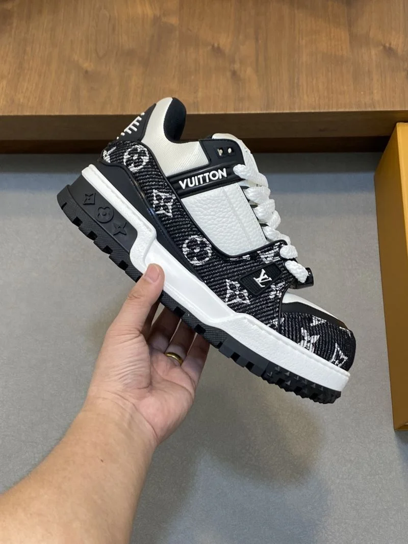 Comfortable Louis Vuitton Trainer Sneaker 32124