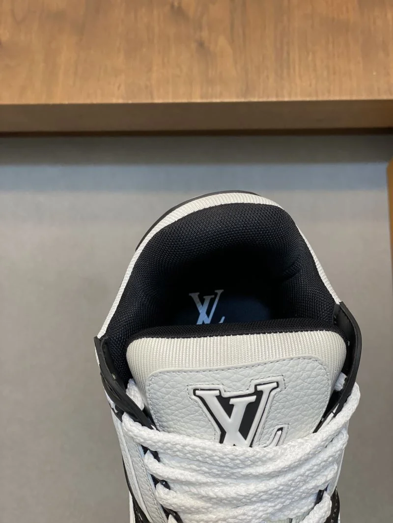 Comfortable Louis Vuitton Trainer Sneaker 32124