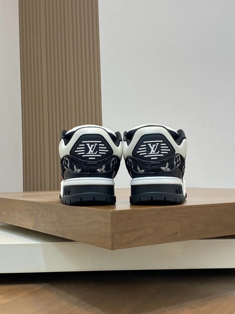 Comfortable Louis Vuitton Trainer Sneaker 32124