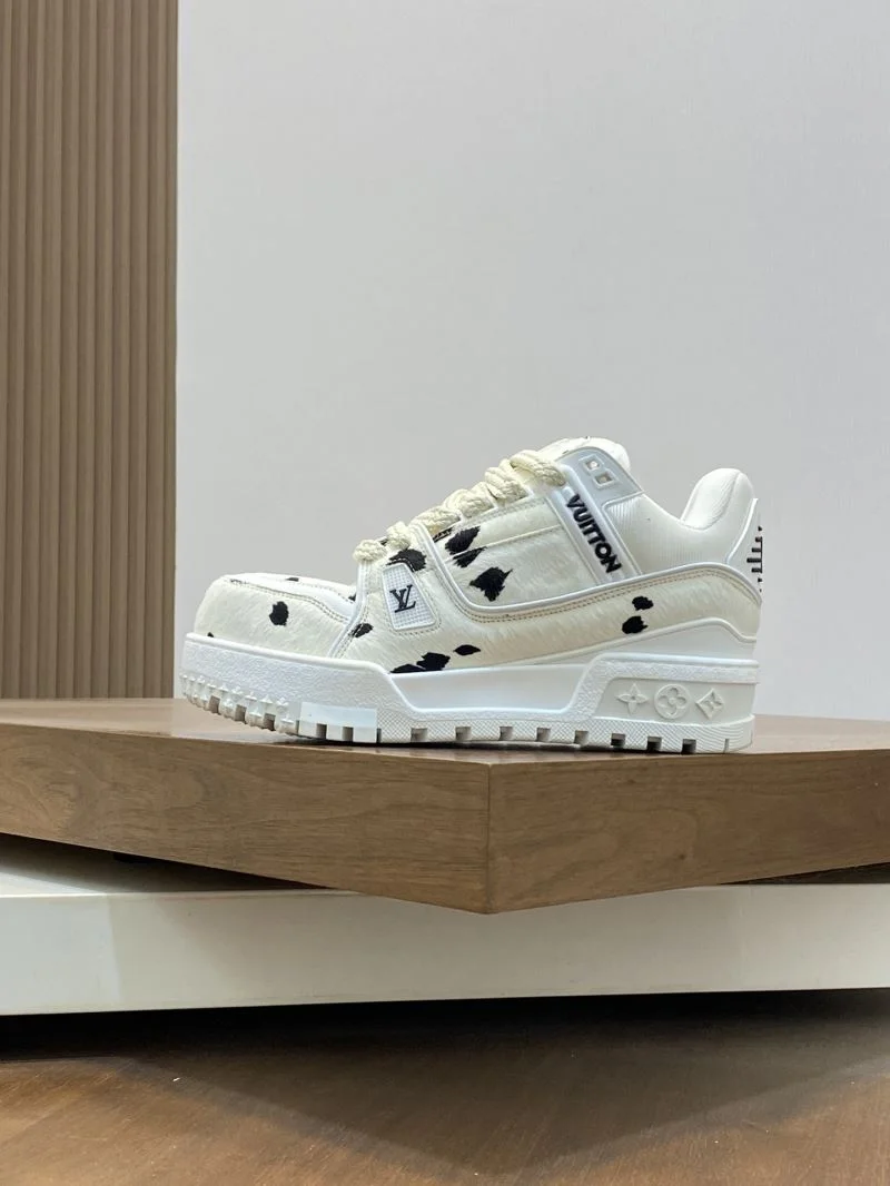 Modern Louis Vuitton Trainer Sneaker 32122