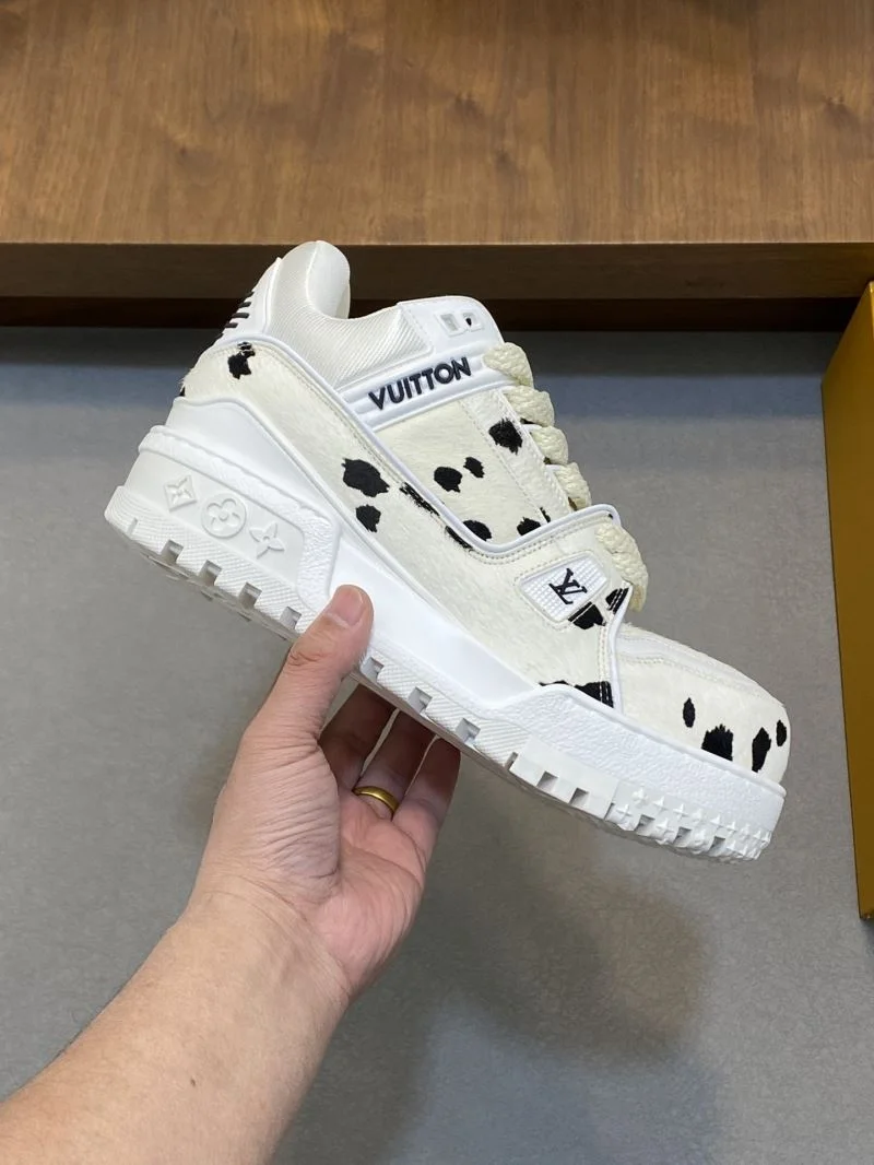 Modern Louis Vuitton Trainer Sneaker 32122