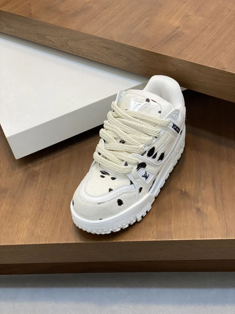 Modern Louis Vuitton Trainer Sneaker 32122