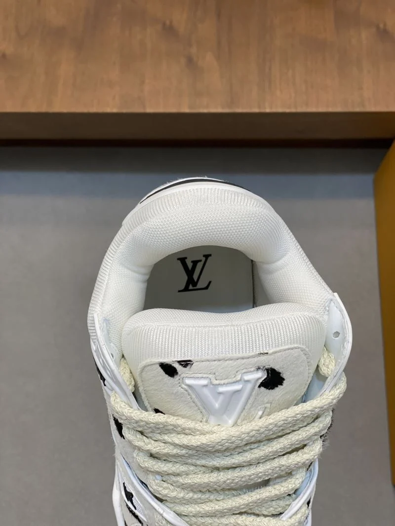 Modern Louis Vuitton Trainer Sneaker 32122