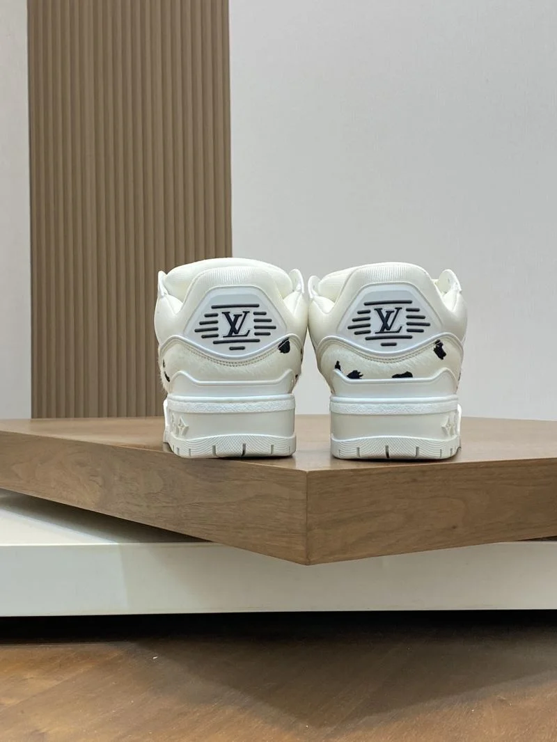 Modern Louis Vuitton Trainer Sneaker 32122