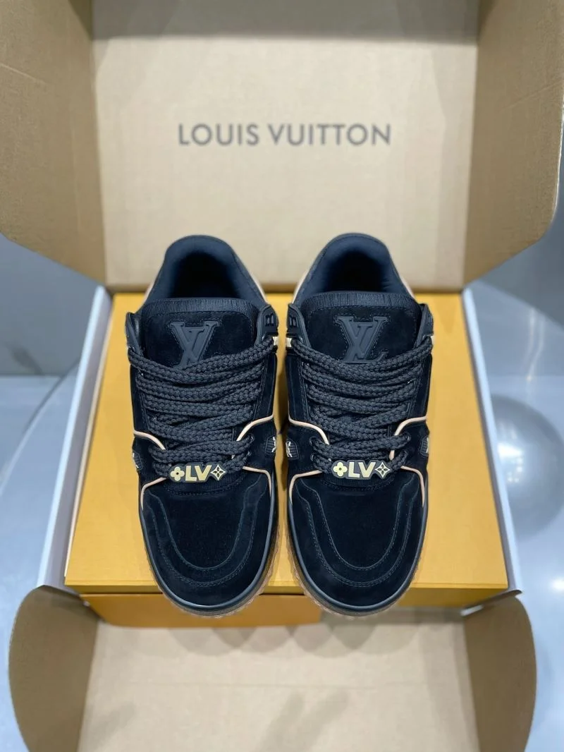 Bright Louis Vuitton Trainer Sneaker 32112