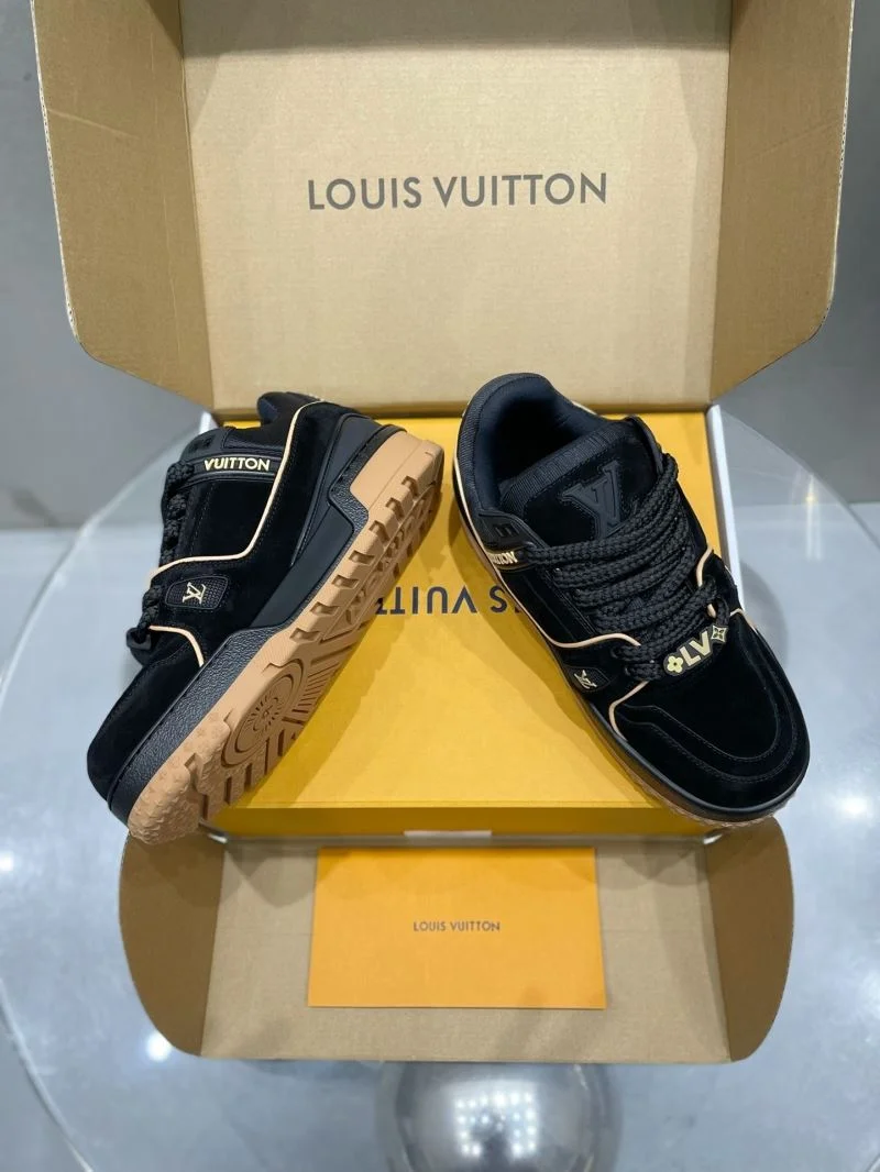 Bright Louis Vuitton Trainer Sneaker 32112
