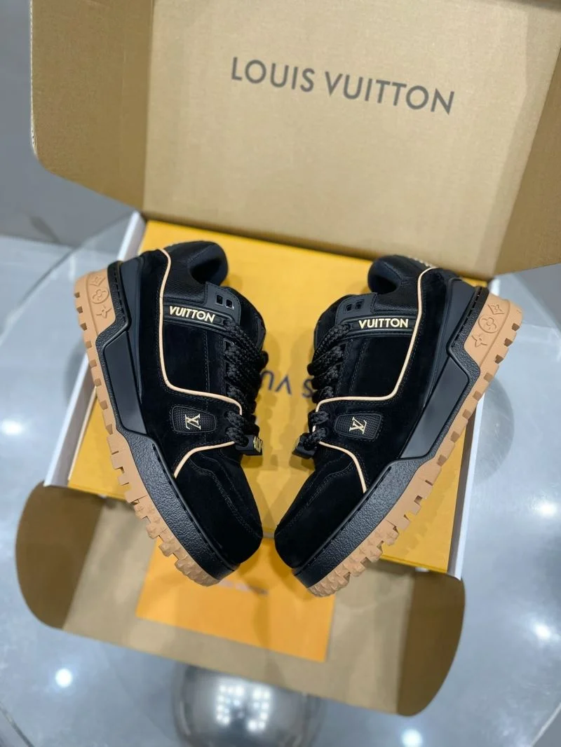 Bright Louis Vuitton Trainer Sneaker 32112