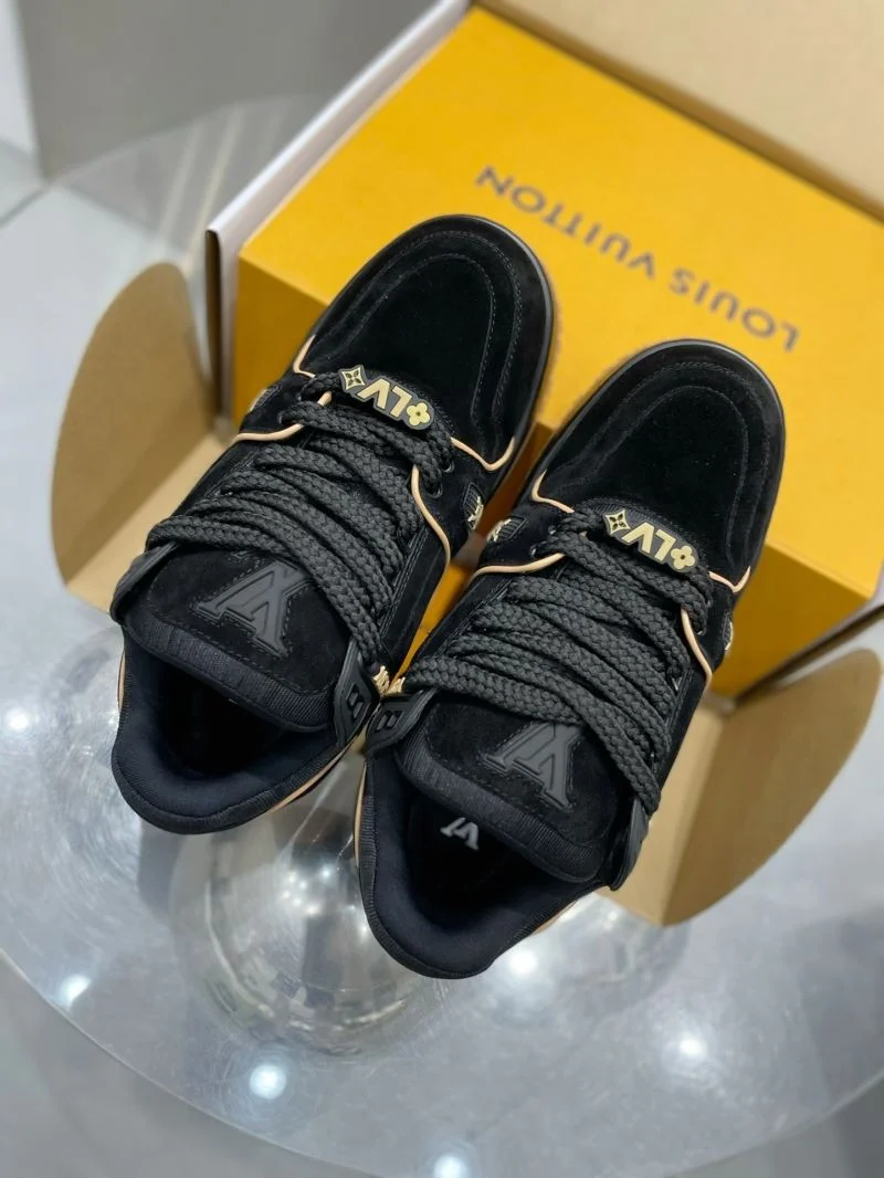 Bright Louis Vuitton Trainer Sneaker 32112
